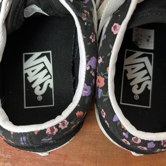 Vans Old Skool Floral Sneaker - Picture 6 of 10